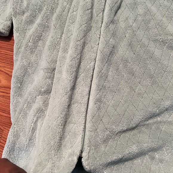 Oscar del la Renta Robe - Picture 4 of 6